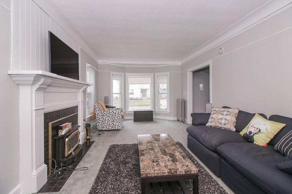 Lakeside Home In Lorain מראה חיצוני תמונה
