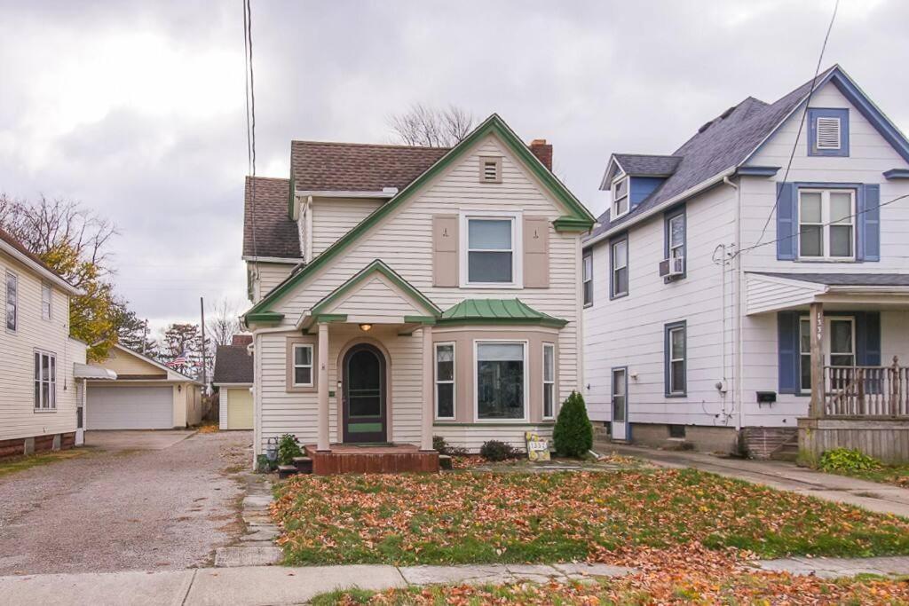 Lakeside Home In Lorain מראה חיצוני תמונה